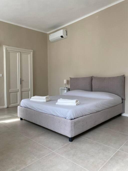 Home 11 Piacenza Bagian luar foto