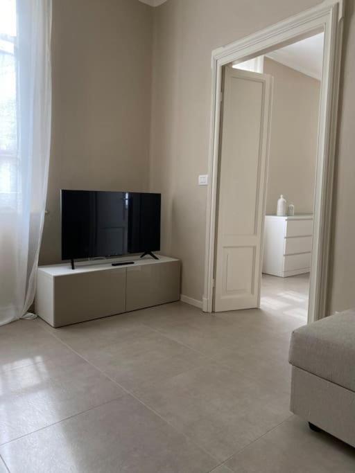 Home 11 Piacenza Bagian luar foto